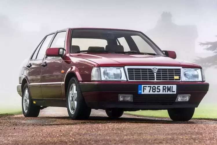Ничего смешного: на чем ездит Мистер Бин (в его гараже нет ни одного Porsche)