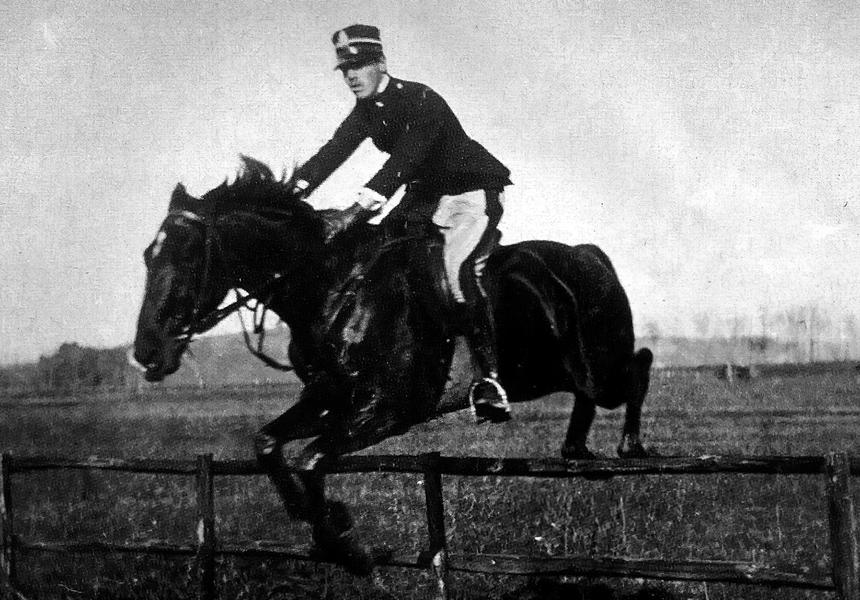 Отличный наездник, Франческо Баракка в начале своей офицерской карьеры становился победителем соревнований в конном спорте