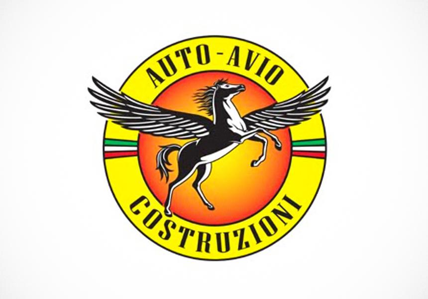 В логотипе компании Auto - Avio Costruzioni, основанной Энцо Феррари после ухода из Alfa Romeo, без труда угадывается видоизмененная эмблема Scuderia Ferrari