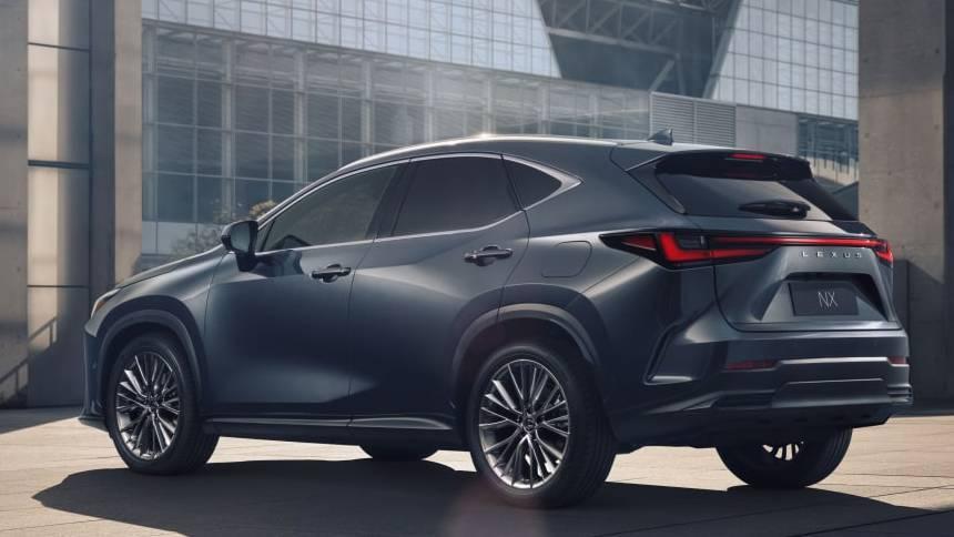Lexus объявил старт продаж нового NX в России: от 4,1 млн рублей