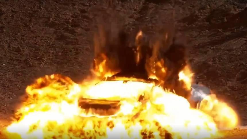 Посмотрите, как взрывают суперкар Lamborghini Huracan ради искусства (видео)