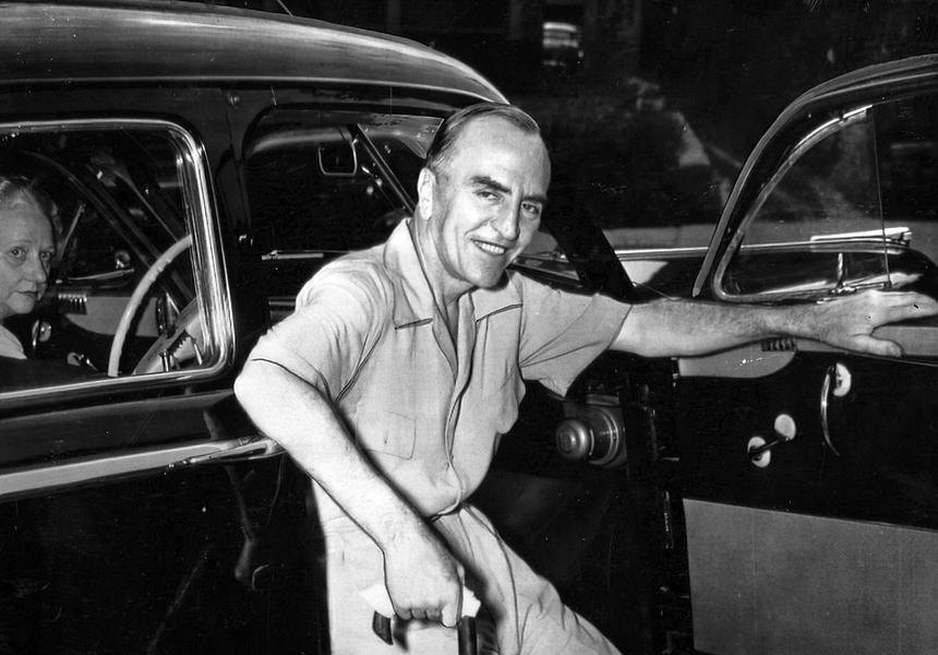 После авиакатастрофы в 1941 г. Эдди Рикенбакер долго восстанавливался. Зная, насколько еще несовершенны пассажирские самолеты того периода, Капитан предпочитал говорить о надежности, а не безопасности перевозок