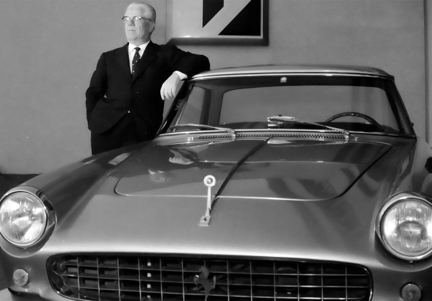 Баттиста «Пинин» Фарина у личной Ferrari 250 GT. На фото, направленном Энцо Феррари, великий дизайнер напишет: «Это машина, которую я обожаю»