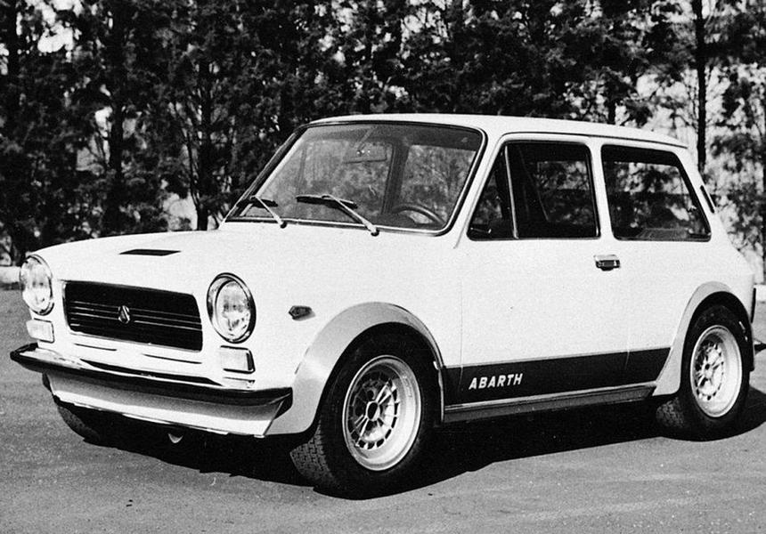 Как и Mini Cooper, легкий A112 Abarth с 70-сильным литровым мотором отличался заводным характером.