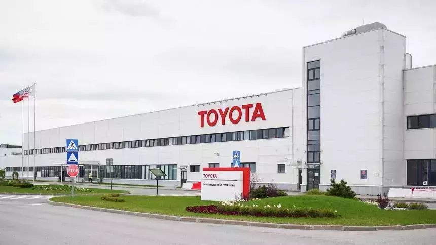 Toyota урезает объёмы производства на 10%