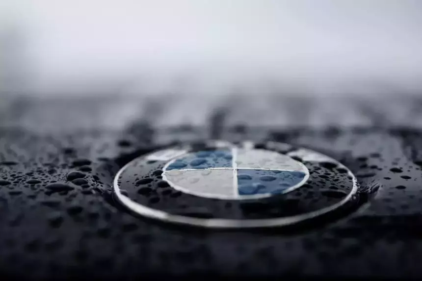 BMW не может выпускать машины в Баварии: возник дефицит украинских компонентов