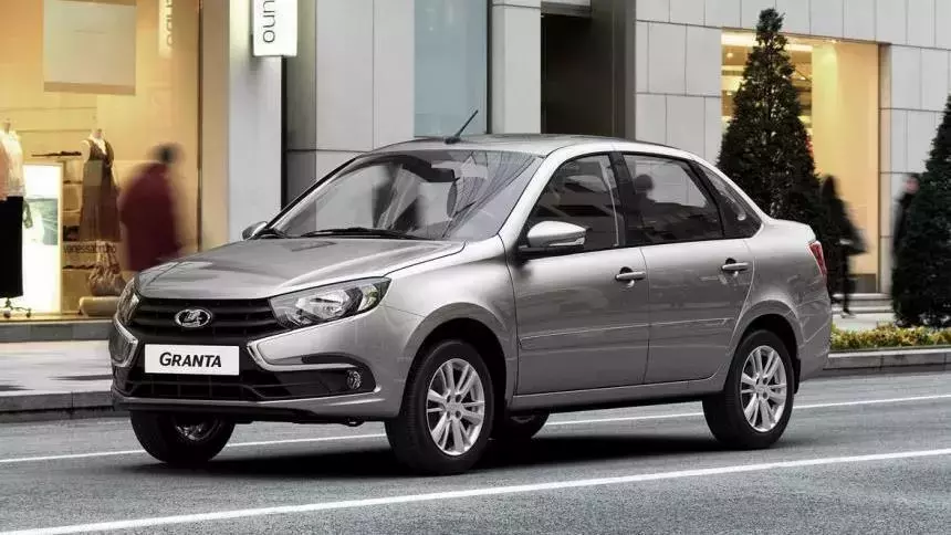 У «ободранной» Lada Granta будет две комплектации