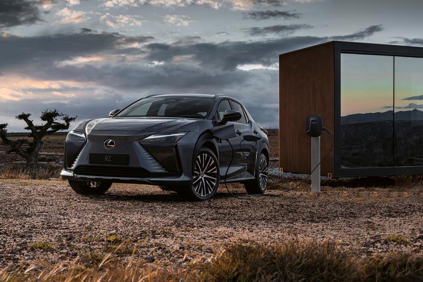 Lexus прислушался к автомобилистам: решётки радиатора станут меньше