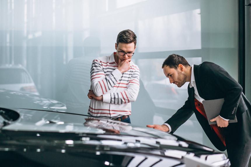 Продавать сейчас свой автомобиль или нет: эксперты спорят