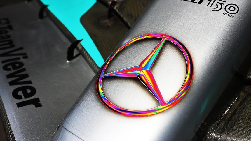 Mercedes-Benz изменил логотип в поддержку сексуальных меньшинств