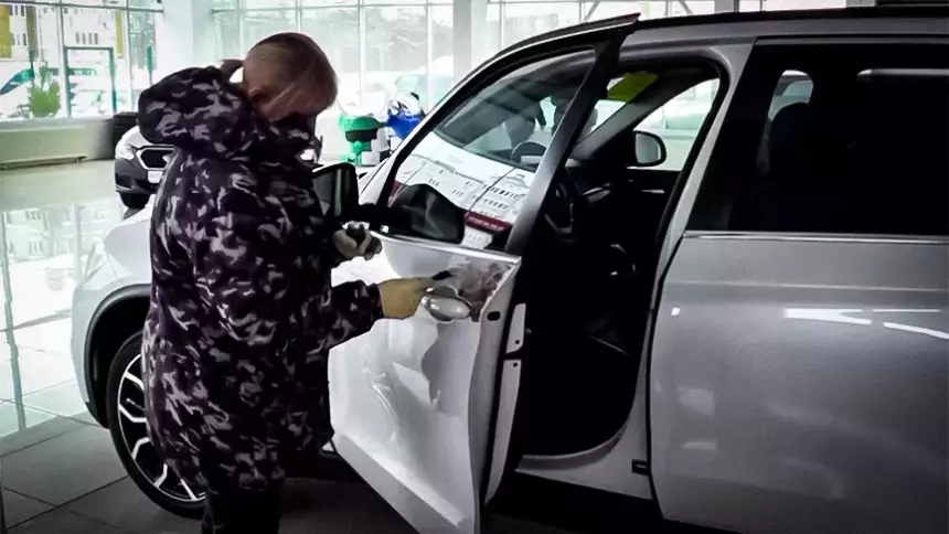 Владелец автосалона оказался ранее судимым наглым аферистом