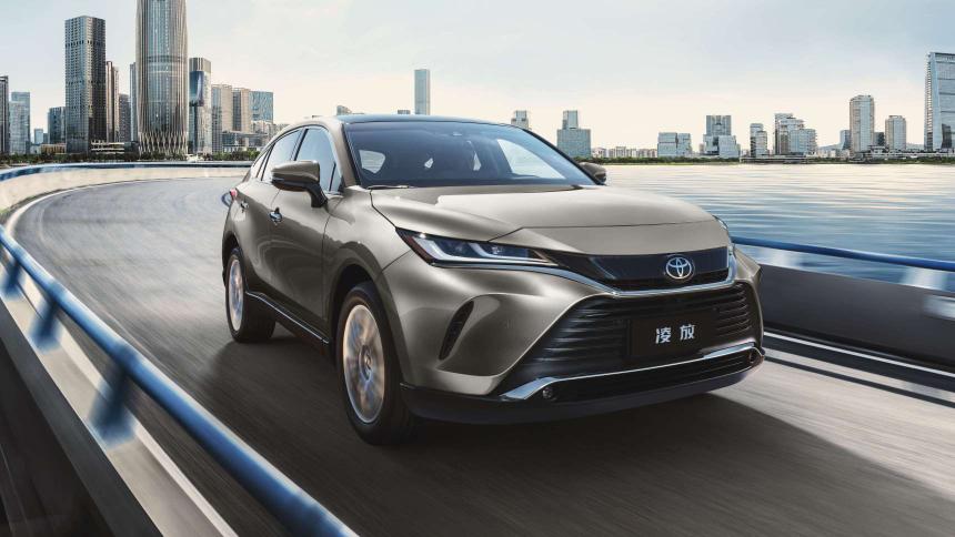 Toyota начала выдавать покупателям деньги вместо машин