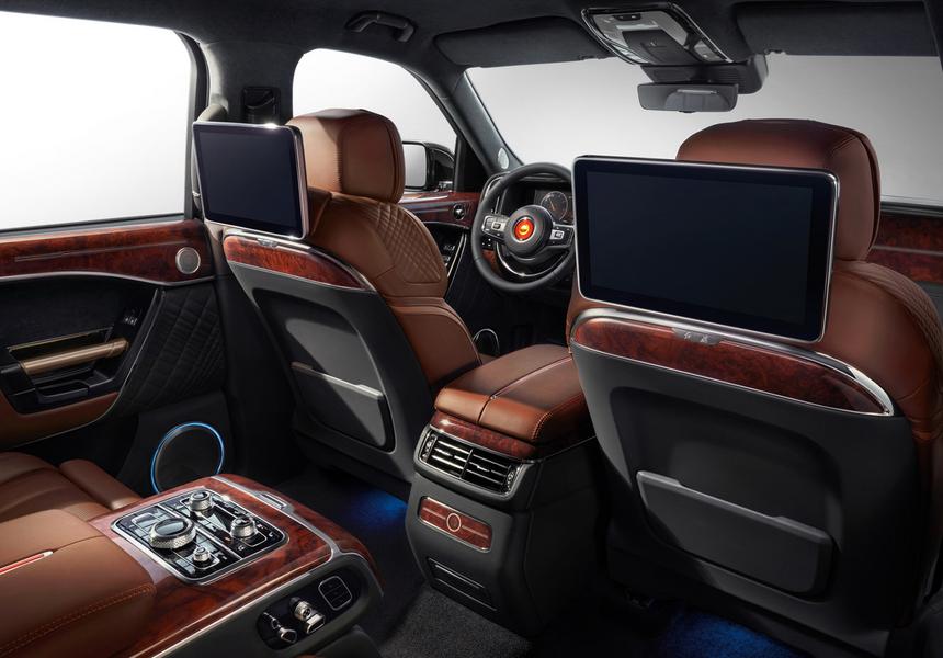 Салон внедорожника Hongqi LS7