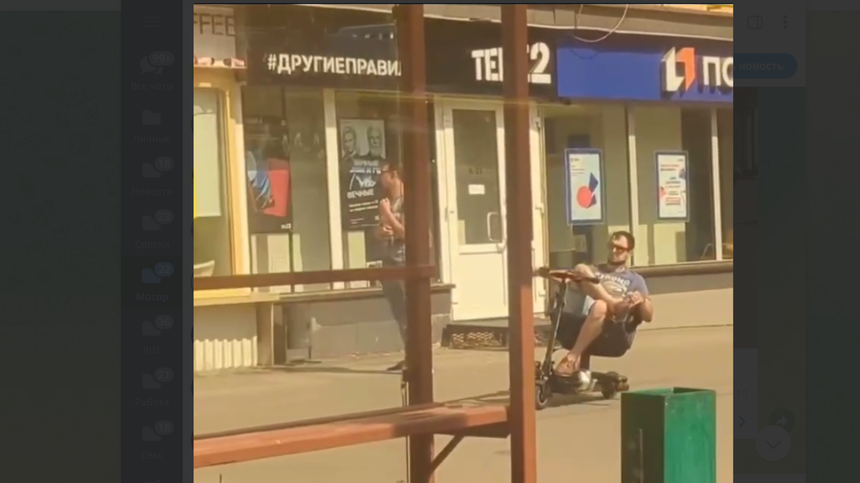 Мужчина в Москве соорудил новое средство раздражения пешеходов и водителей