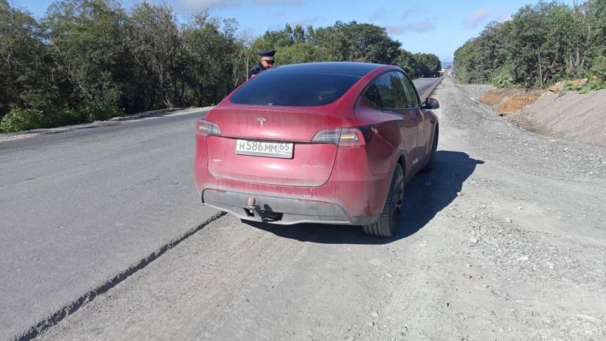 ГИБДД сурово наказала сахалинскую бабушку-нарушительницу на Tesla