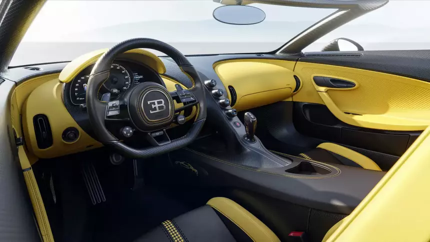Дизайнер Bugatti напуган количеством экранов в современных автомобилях