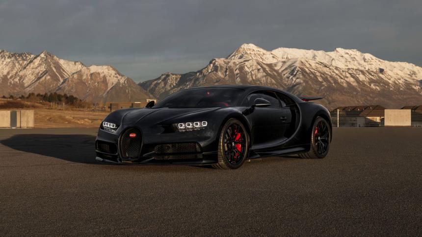 Bugatti Chiron гонщика Формулы-1 неудачно припарковался в бампер Mercedes