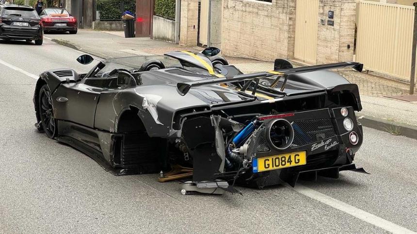 В мире существует всего три штуки Pagani Zonda HP Barchetta. Один из них разбит