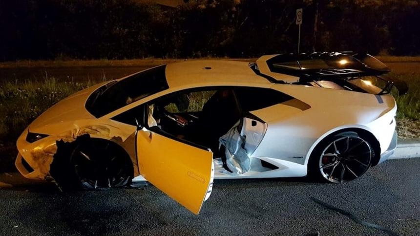 Водитель разбил Lamborghini Huracan на скорости 210 км/ч в полицейской погоне 