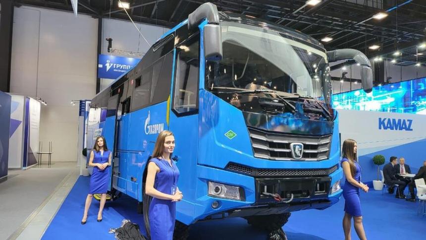 КамАЗ построил стильный полноприводный автобус для газовиков
