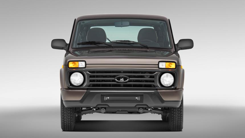 АвтоВАЗ не может отправить дилерам тысячи внедорожников Lada Niva Legend