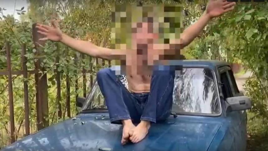 Голый пьяный водитель обматерил инспекторов ГИБДД в Калининграде