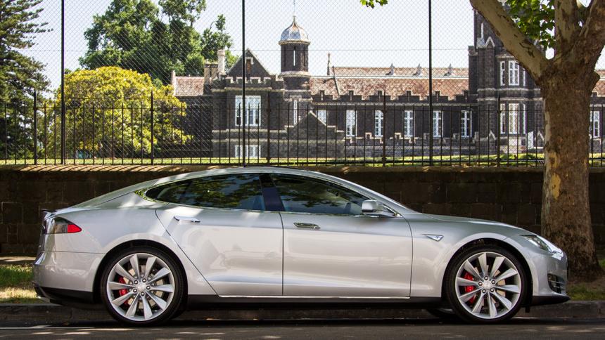 Из-за ошибки конструкторов любая Tesla со временем становится «недвижимостью»
