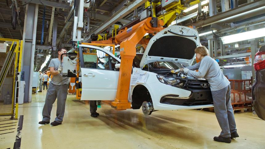 Российские службы такси стали активно закупать новые Lada Granta