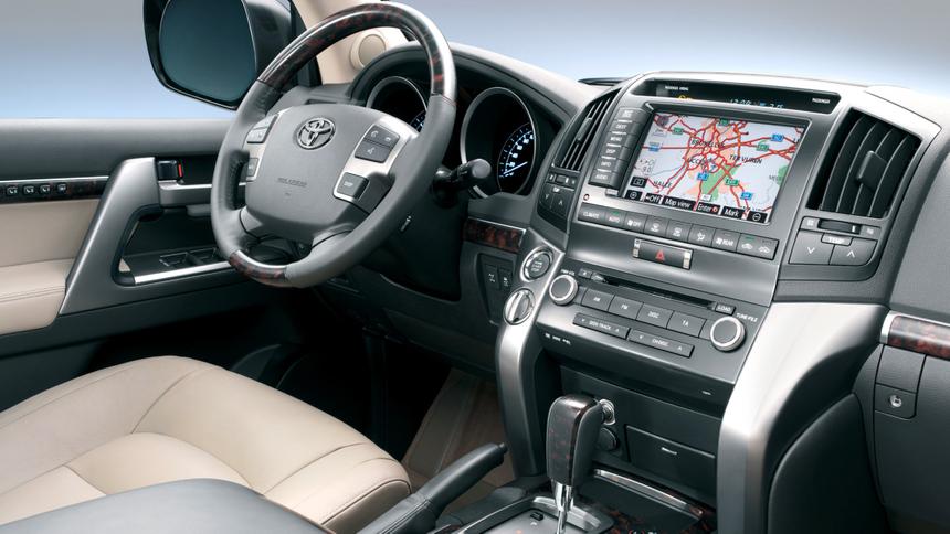 С какими проблемами столкнётся покупатель дешёвого Toyota Land Cruiser 200