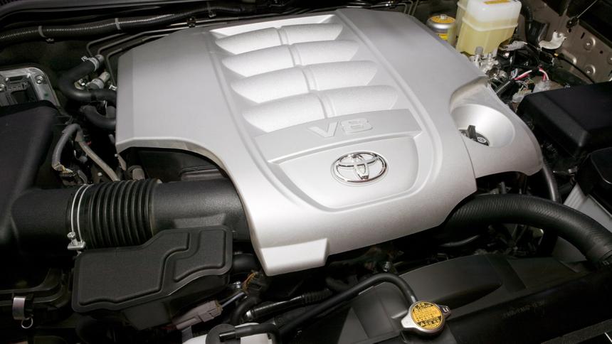 С какими проблемами столкнётся покупатель дешёвого Toyota Land Cruiser 200