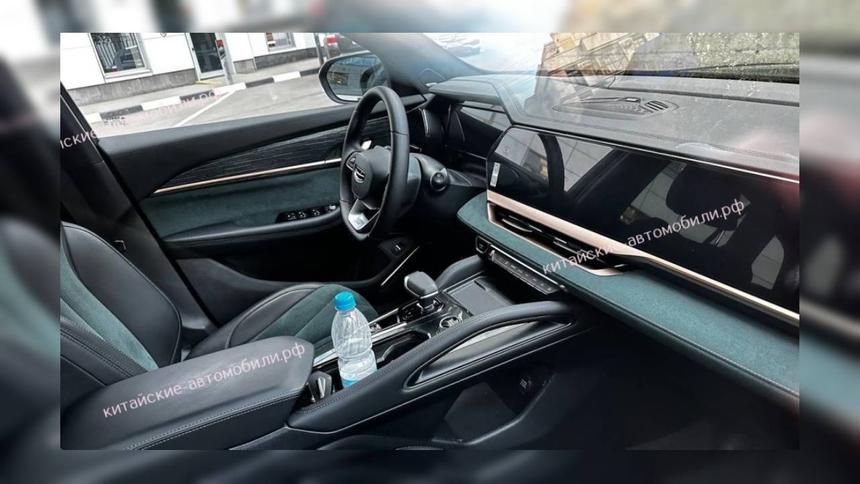 Новый флагман Geely для России замечен в Москве