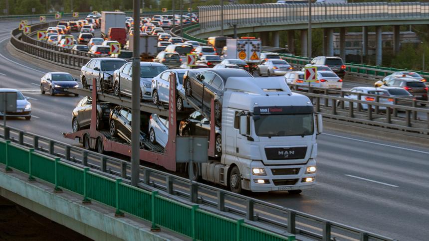 Российские автодилеры пожаловались на массовый отток покупателей