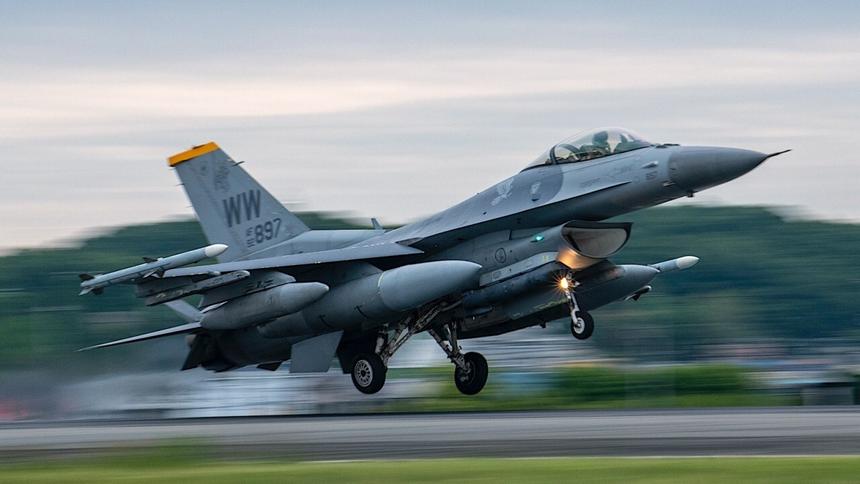 Истребители F-16 Fighting Falcon получат новое оперение