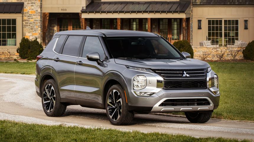 В российских автосалонах появились Mitsubishi Outlander четвёртого поколения