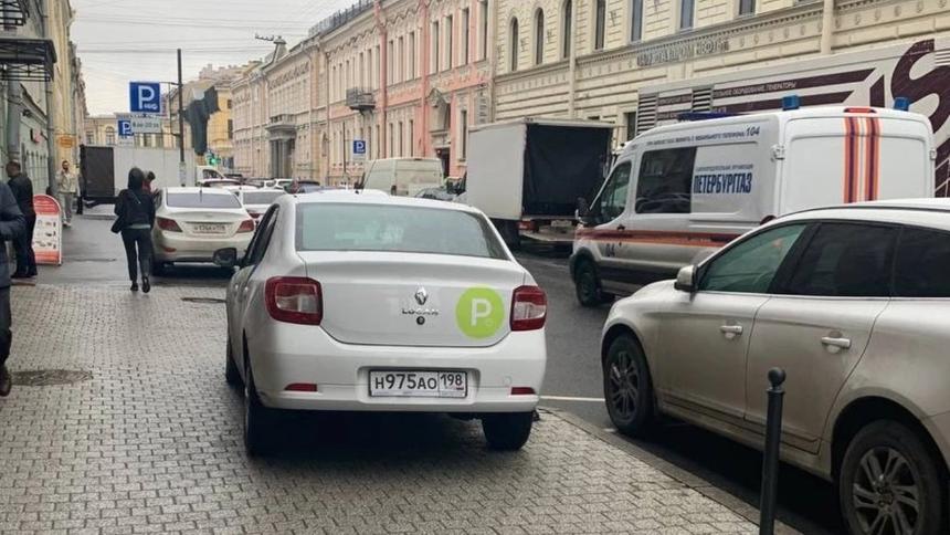 Управление парковками попалось на неправильной парковке