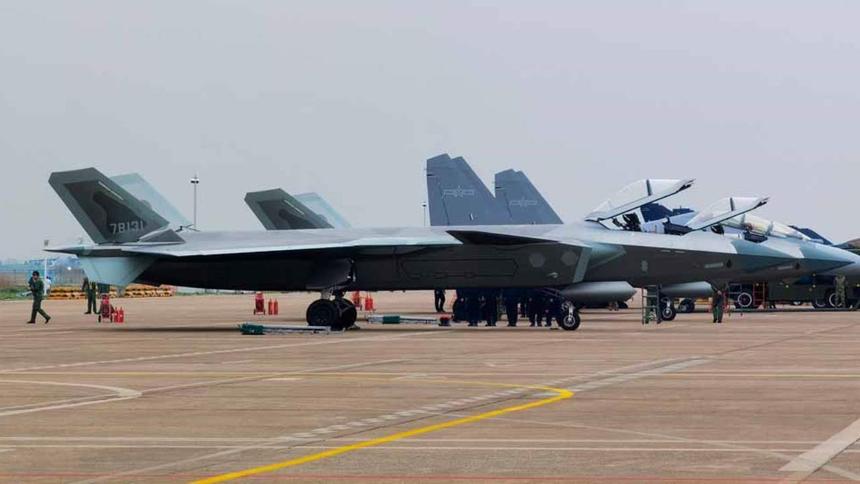 Китайские истребители Chengdu J-20 «засветились» на фото