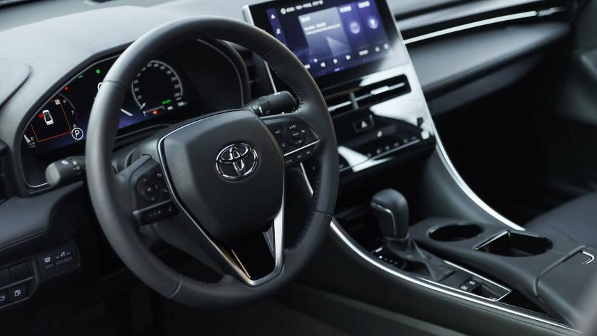В Россию привезли новую Toyota – это седан «Camry XL»