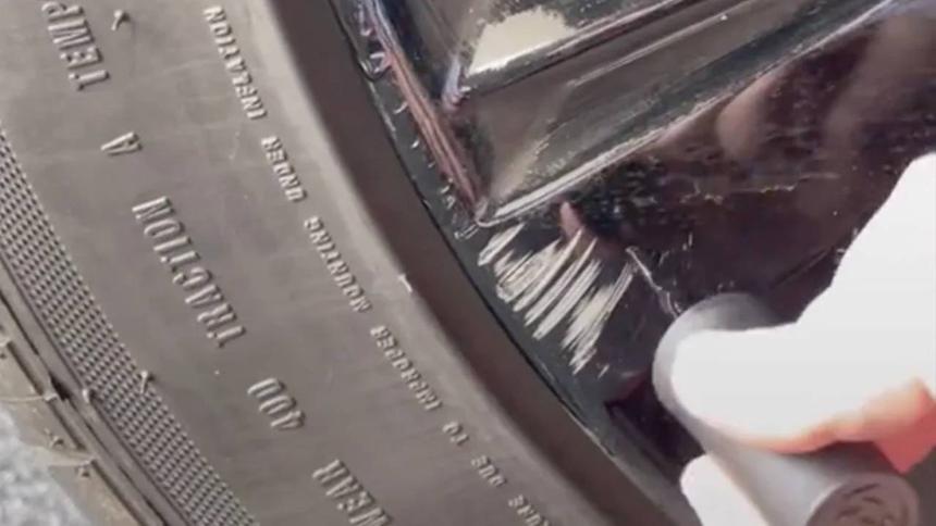 Стилист показала, как бюджетно спрятать царапины на колесе BMW