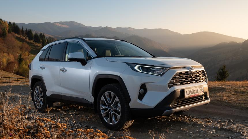 Toyota RAV4 появился в продаже в России
