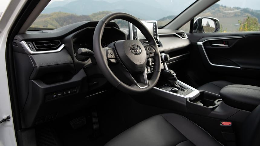 Toyota RAV4 появился в продаже в России