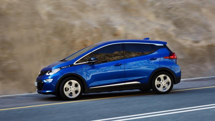 Напольное покрытие в Chevrolet Bolt оказалось горючим