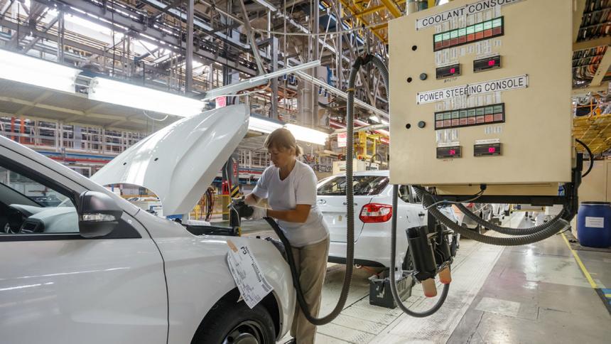 Российские автозаводы смогут продолжить выпуск упрощённых машин