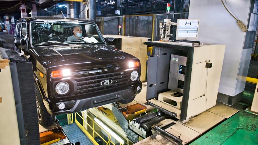 Российским автозаводам разрешили и дальше делать упрощенные автомобили