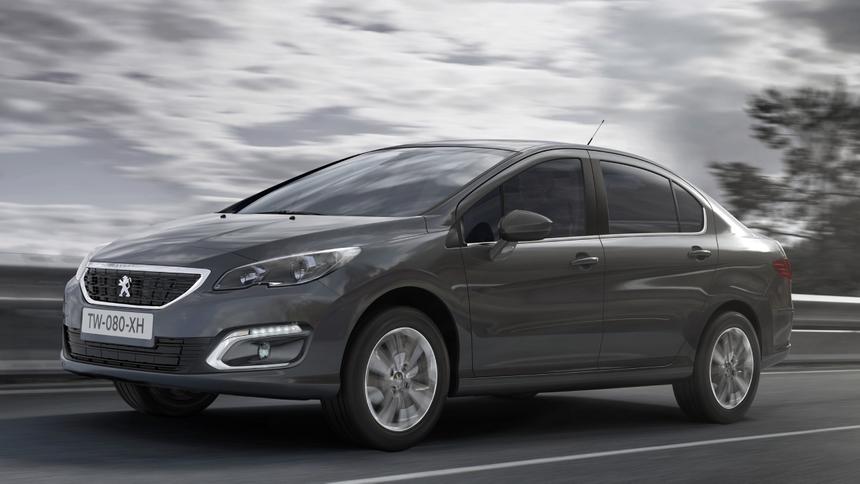 В России отзывают слепящие окружающих Peugeot 408
