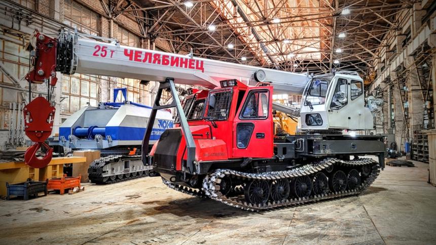 В России построили гусеничный кран для тяжёлого бездорожья