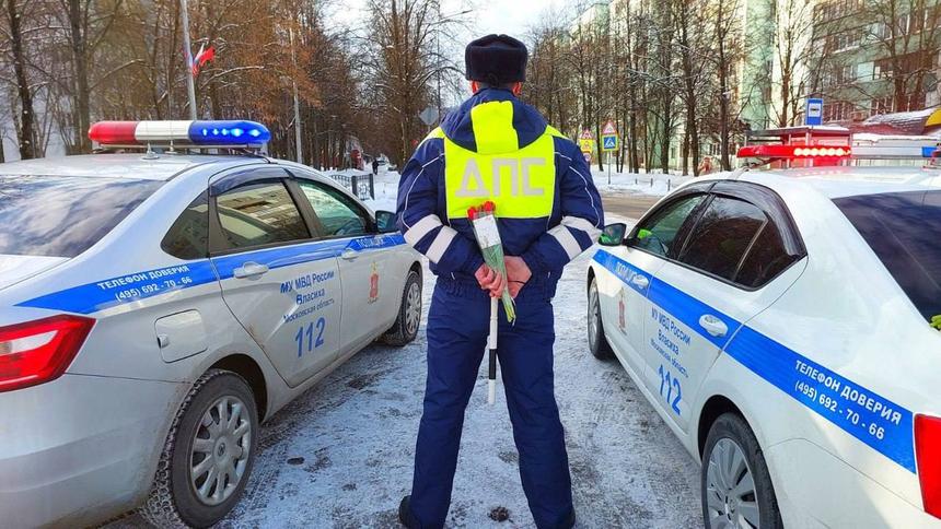 Гаишники начали отлавливать женщин за рулём, но не для штрафов