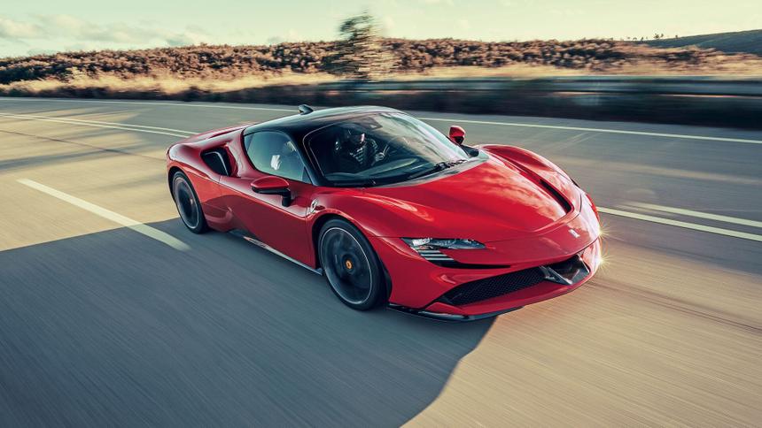 Эксперты назвали автомобили Ferrari SF90 Stradale опасными для перевозки детей