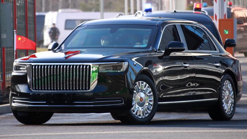 Си Цзиньпин передвигается по Москве на шестиметровом лимузине Hongqi