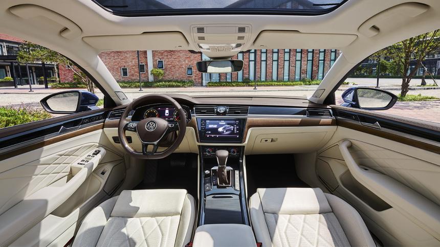 Россиянам предложили роскошный седан Volkswagen Phideon из Китая