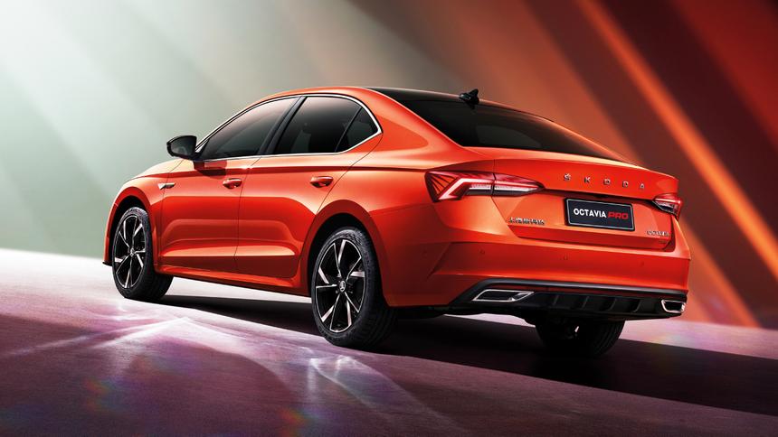 В российских автосалонах появились удлинённые Skoda Octavia Pro